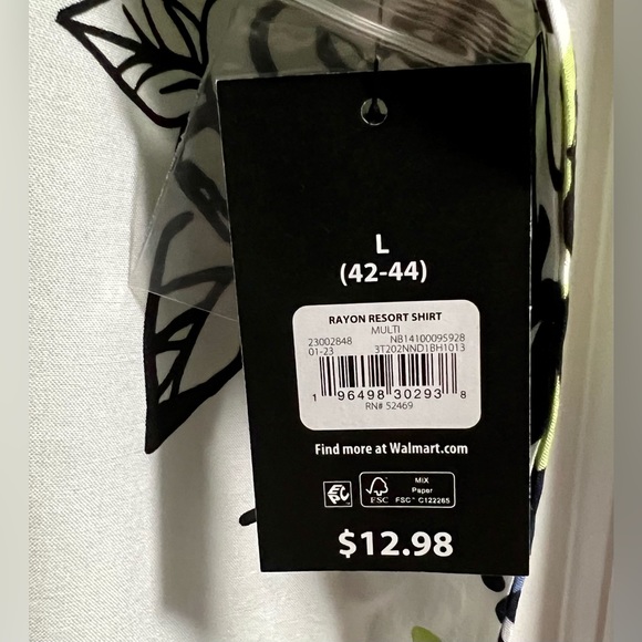 Men’s No Boundaries Tropical Button Down Shirt - Picture 2 of 6